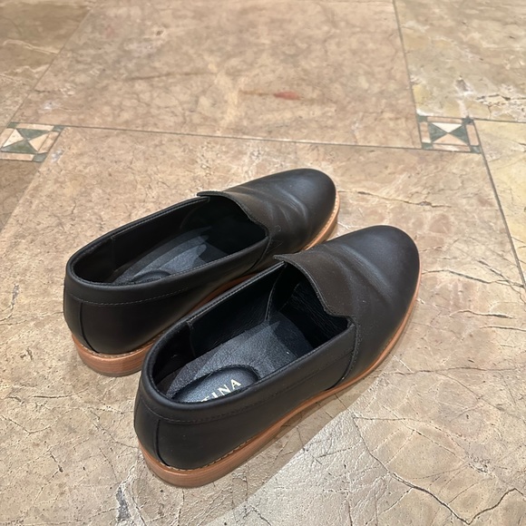 Rounded Leather Loafer - like new - Picture 3 of 6